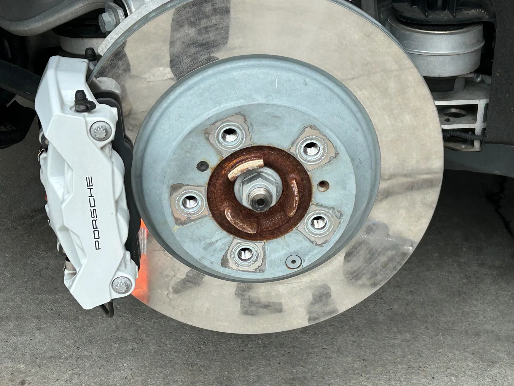 Porsche Taycan Rust on wheel hub normal? 1767112928837-d4
