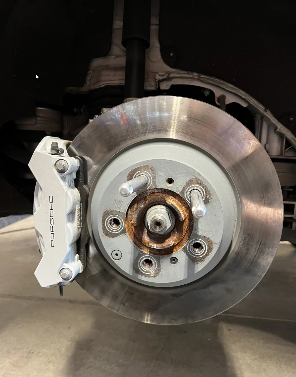 Porsche Taycan Rust on wheel hub normal? 1767132376158-nj