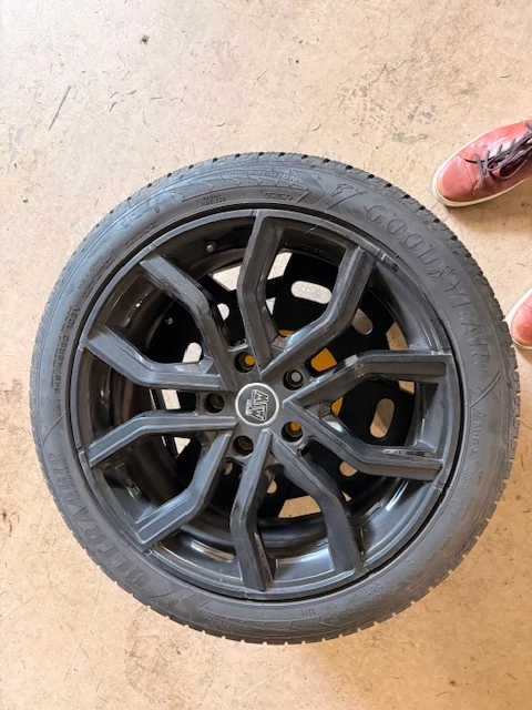 Porsche Taycan Taycan Winter Wheel and Tyres tyre1