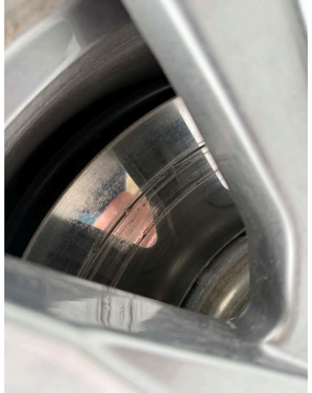 Porsche Taycan Rust on wheel hub normal? Screenshot_20260102-083932