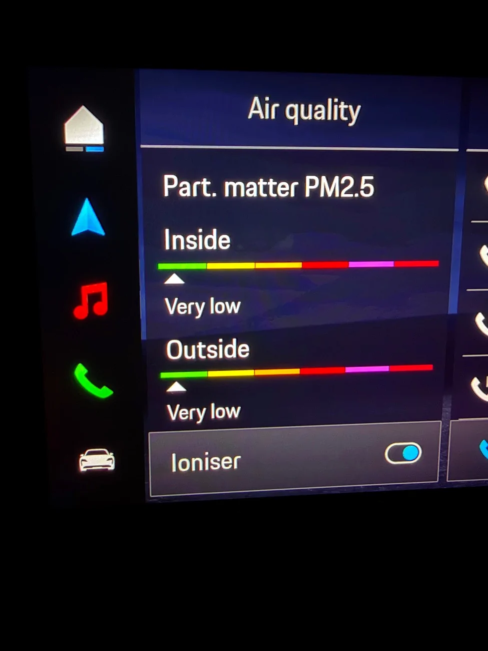 Porsche Taycan Air Quality Inside and Outside Monitoring - Didn't know it exists IMG_0892