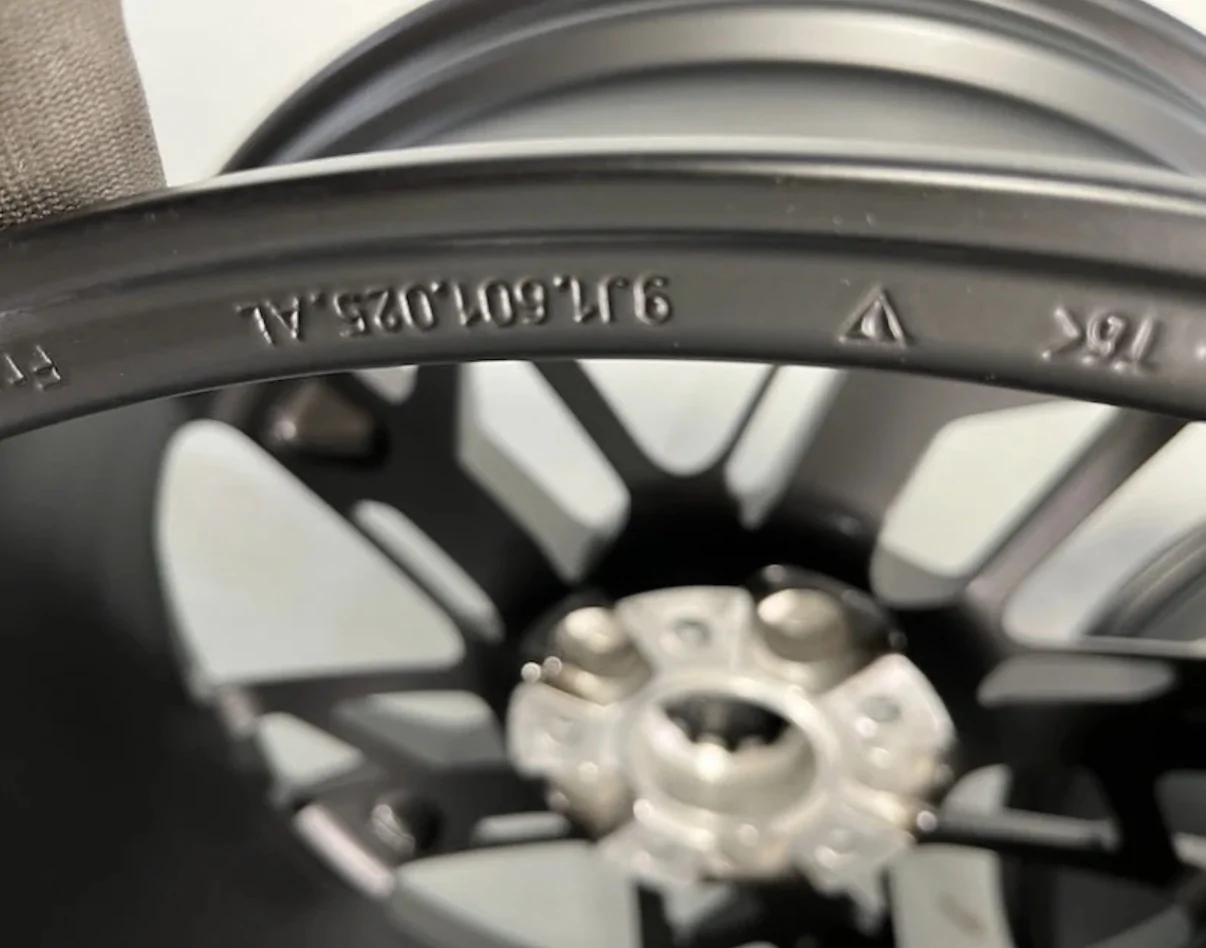Porsche Taycan $5800 Cross Turismo Design 21" Wheelset w/ Pirelli P-Zero IMG_4576