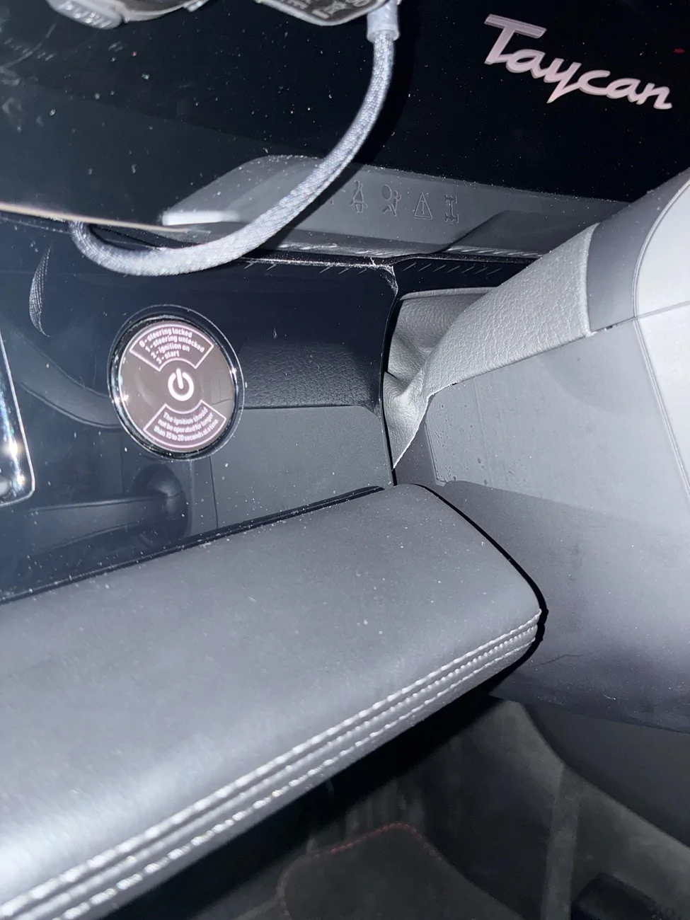 Porsche Taycan simple wink imag