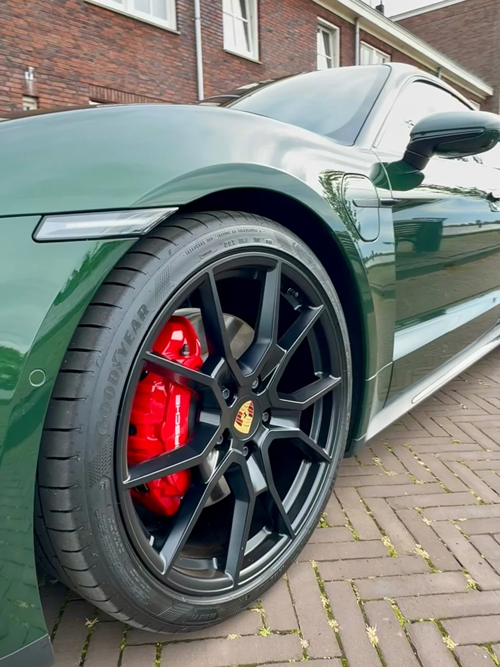 2025 S/T GREEN OAK - God, I love this color | TaycanForum