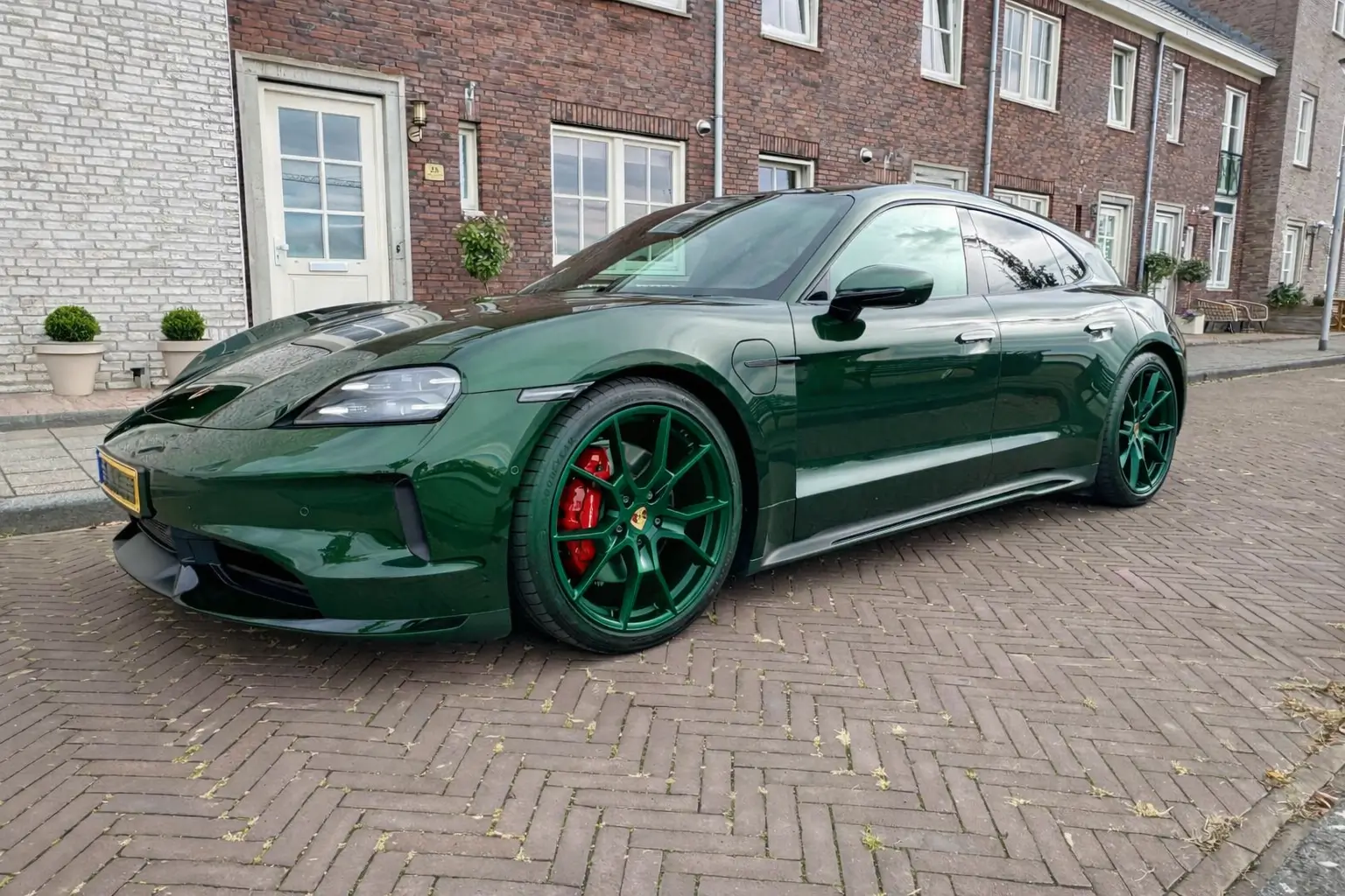 2025 S/T GREEN OAK - God, I love this color | Page 2 | TaycanForum
