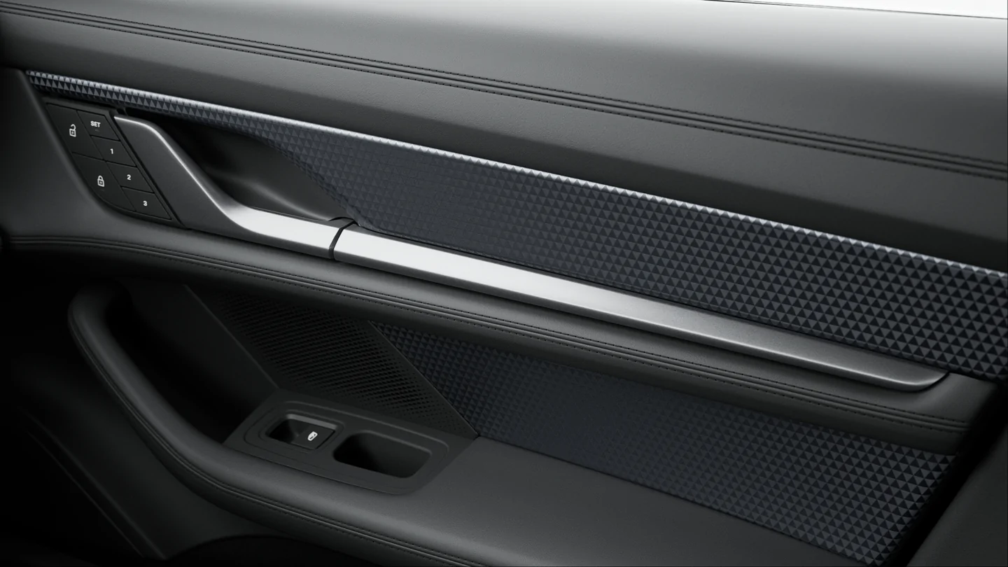 Porsche Taycan Interior “Aluminum Prism” Trim IMG_0988