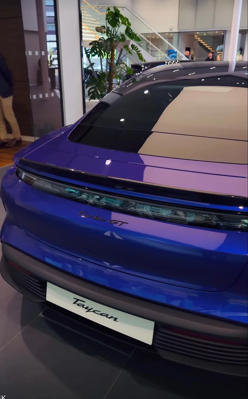 Porsche Taycan PURPLE SKY METALLIC Taycan Club IMG_1177