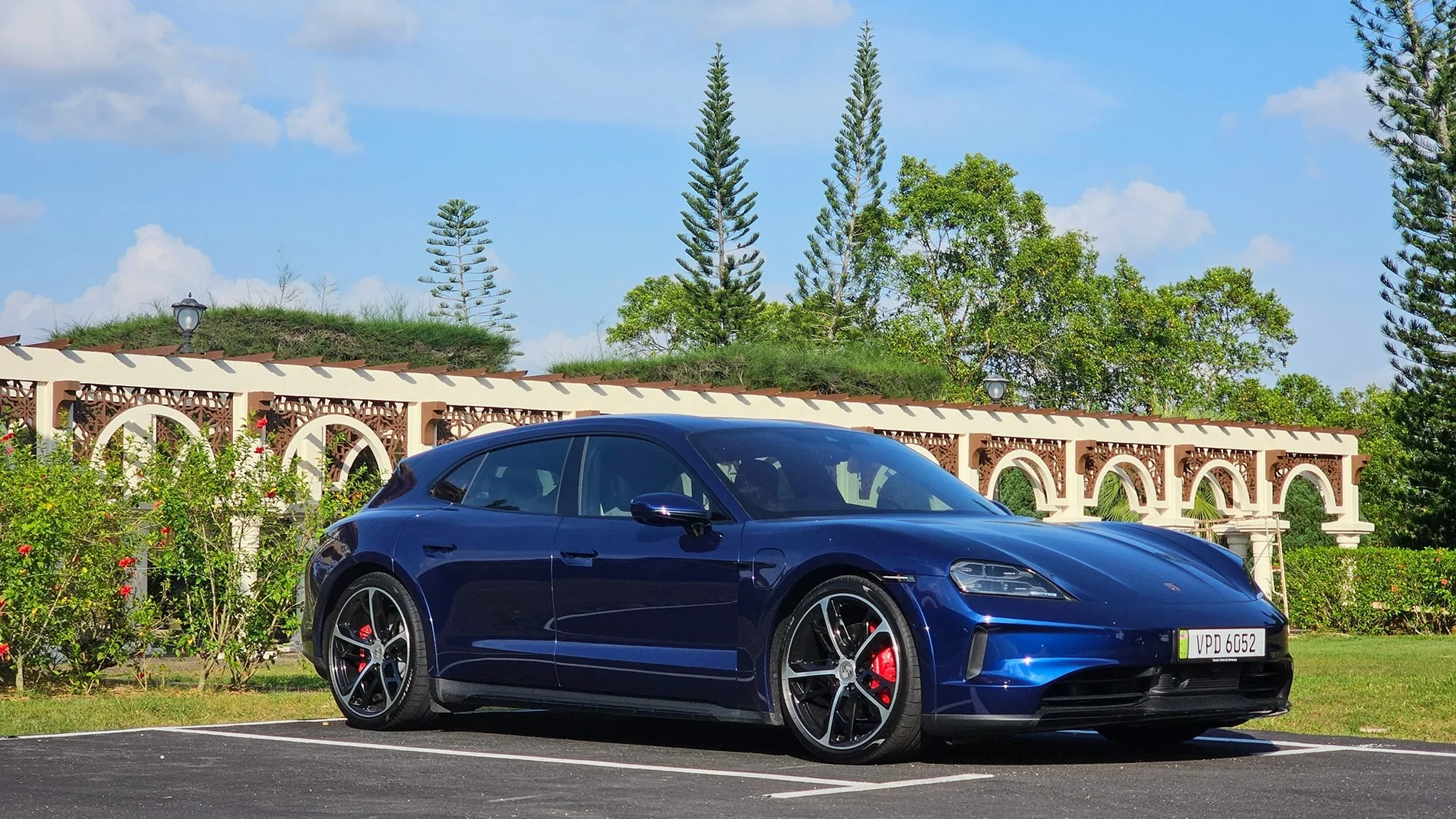 Porsche Taycan Taycan CT 4S MY config Porsche-Taycan-CT4S-Gentian-2026202-1