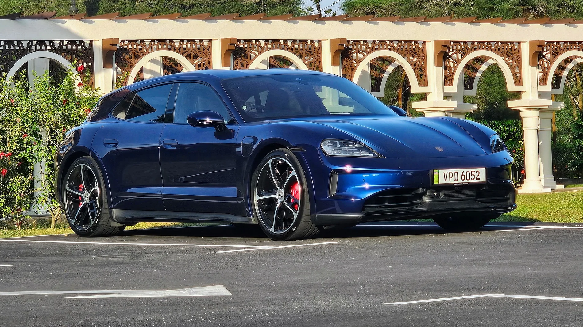 Porsche Taycan Taycan CT 4S MY config Porsche-Taycan-CT4S-Gentian-2026202-2
