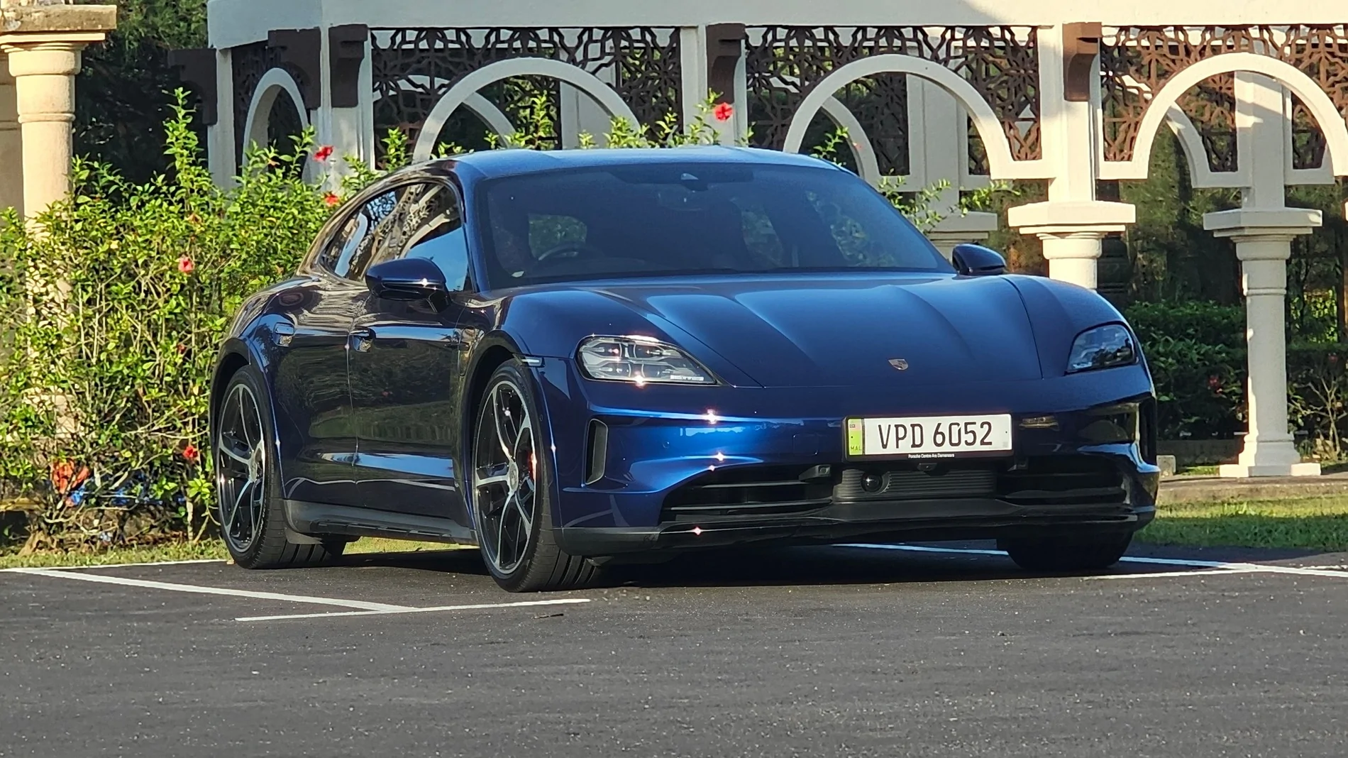 Porsche Taycan Taycan CT 4S MY config Porsche-Taycan-CT4S-Gentian-2026202-3