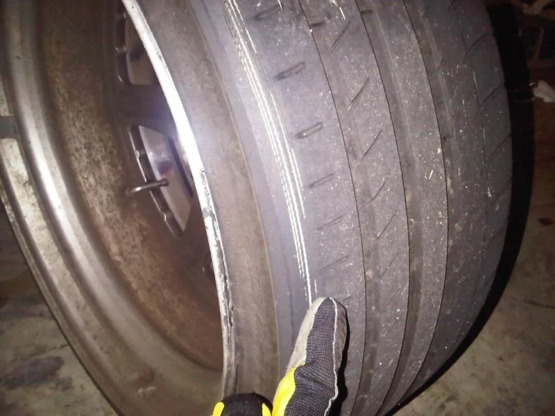 Porsche Taycan Inside of front tyres bald - rest of tyre fine 1770051658898-82