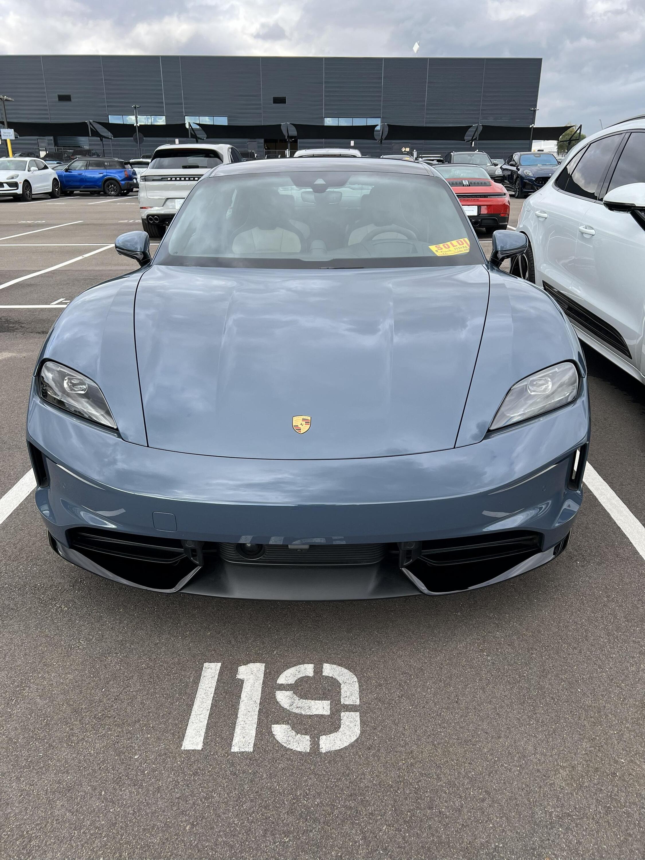 Porsche Taycan Pale Blue Metallic Taycan Club ubuw2KA