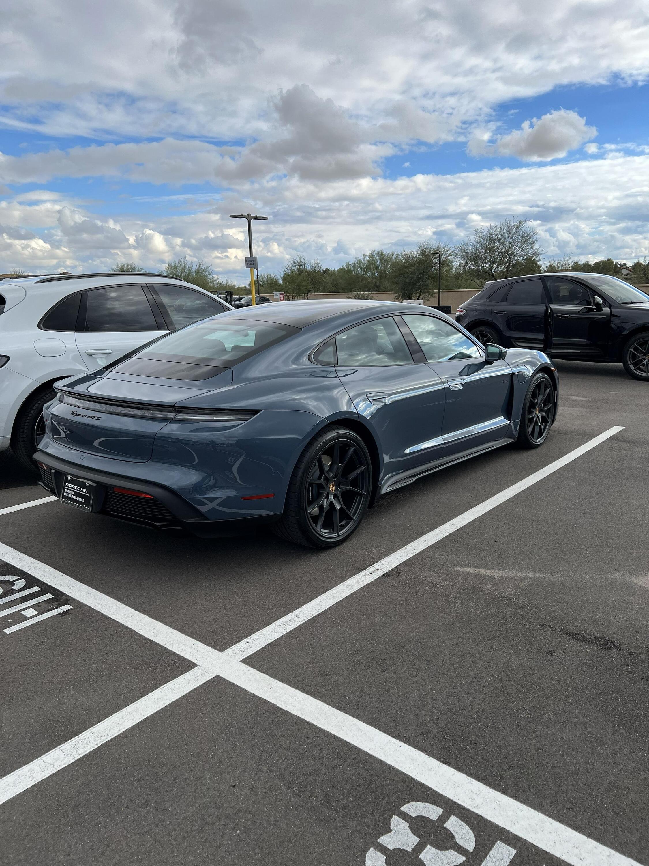 Porsche Taycan Pale Blue Metallic Taycan Club mQywl9K