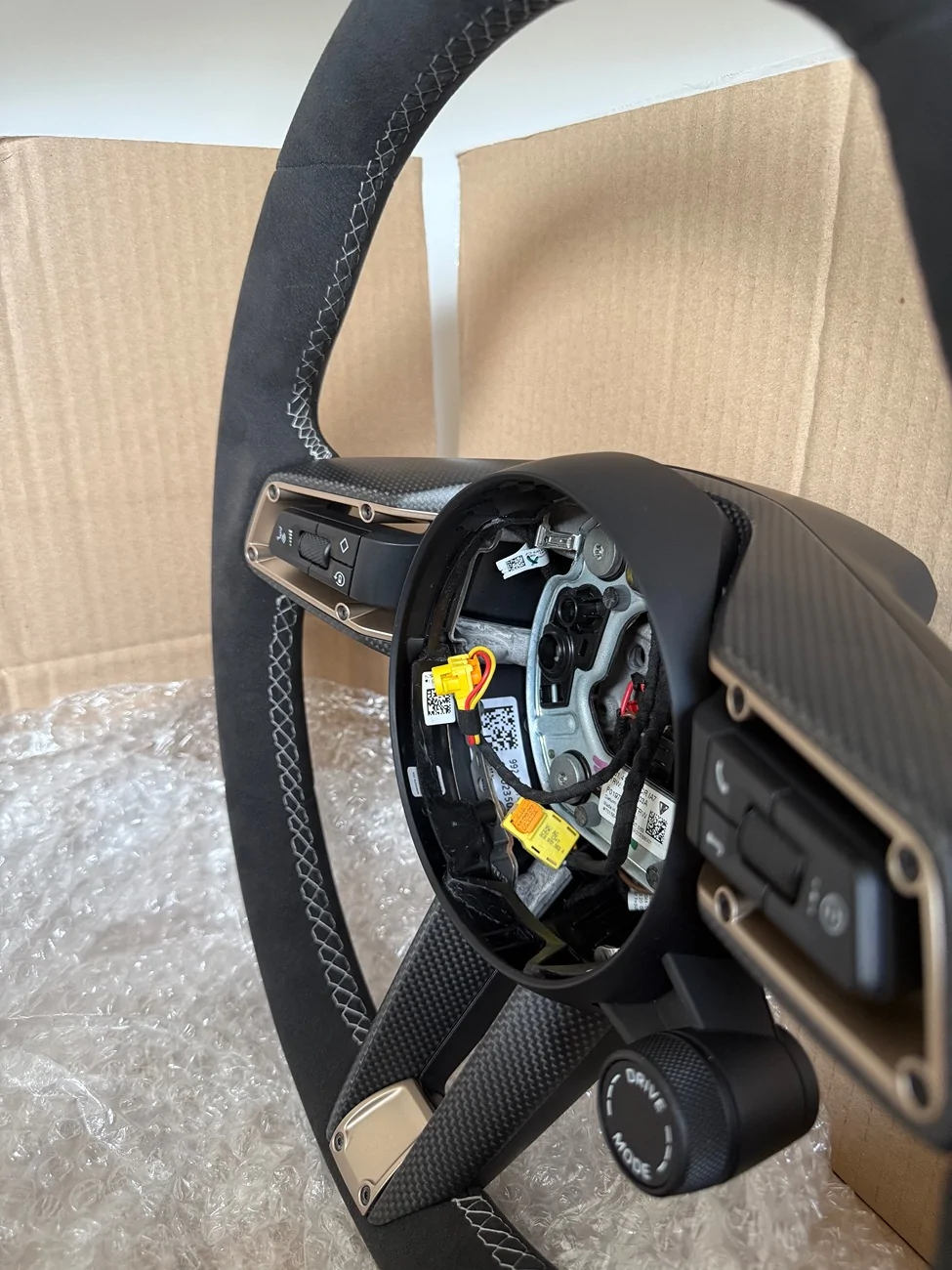Porsche Taycan Anyone swapped a steering wheel over? IMG_7517