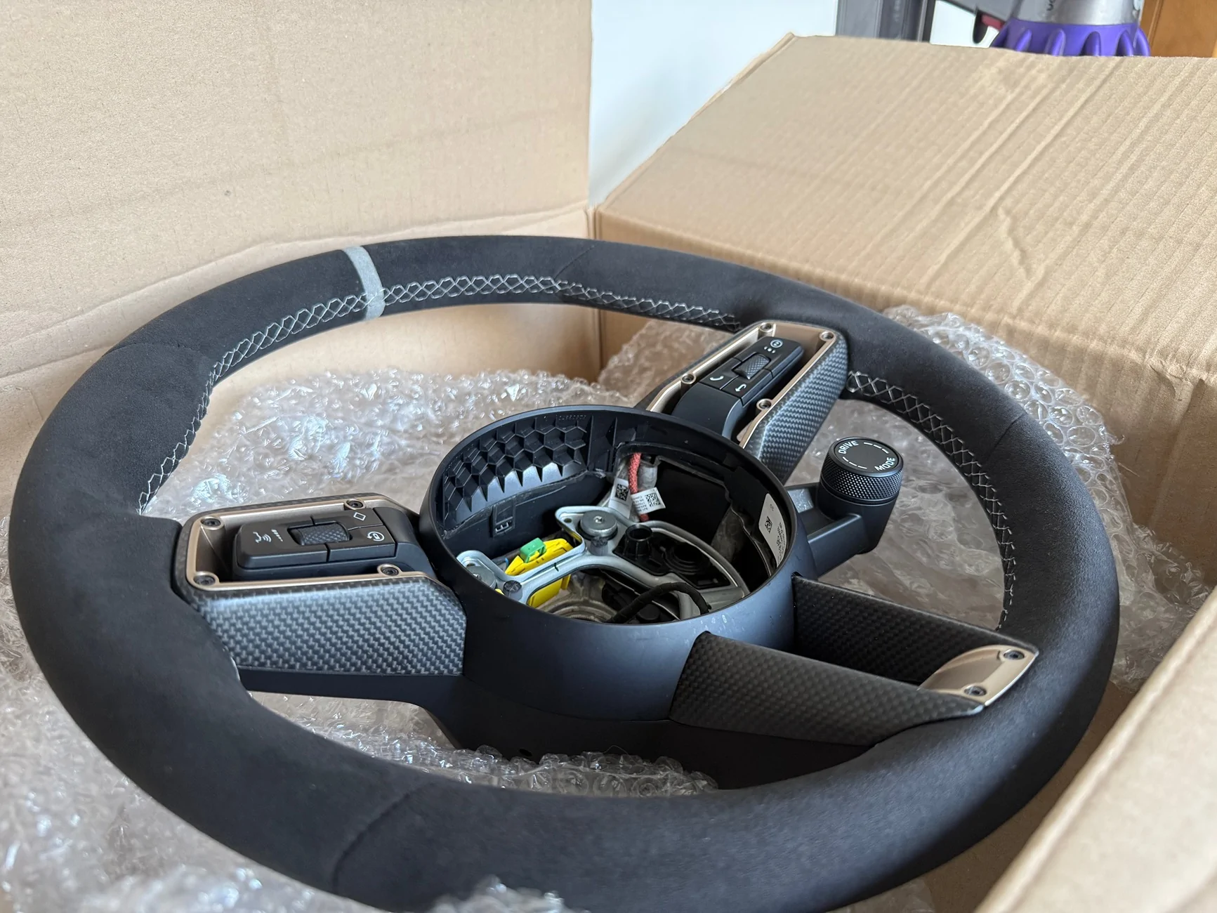Porsche Taycan Anyone swapped a steering wheel over? IMG_7520