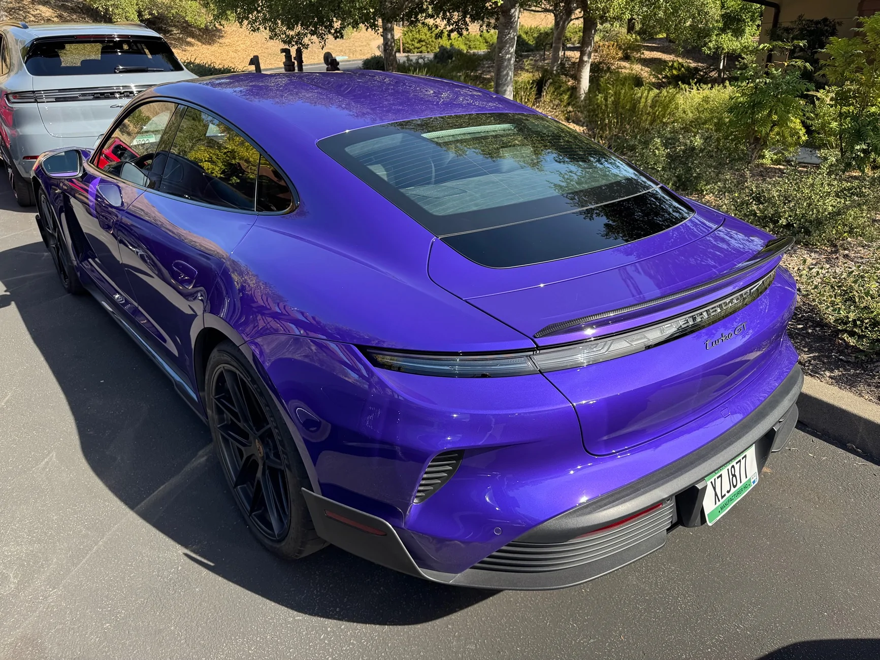 Porsche Taycan PURPLE SKY METALLIC Taycan Club D7DEC3C0-FCF9-4666-ABB3-3265BED62E3C