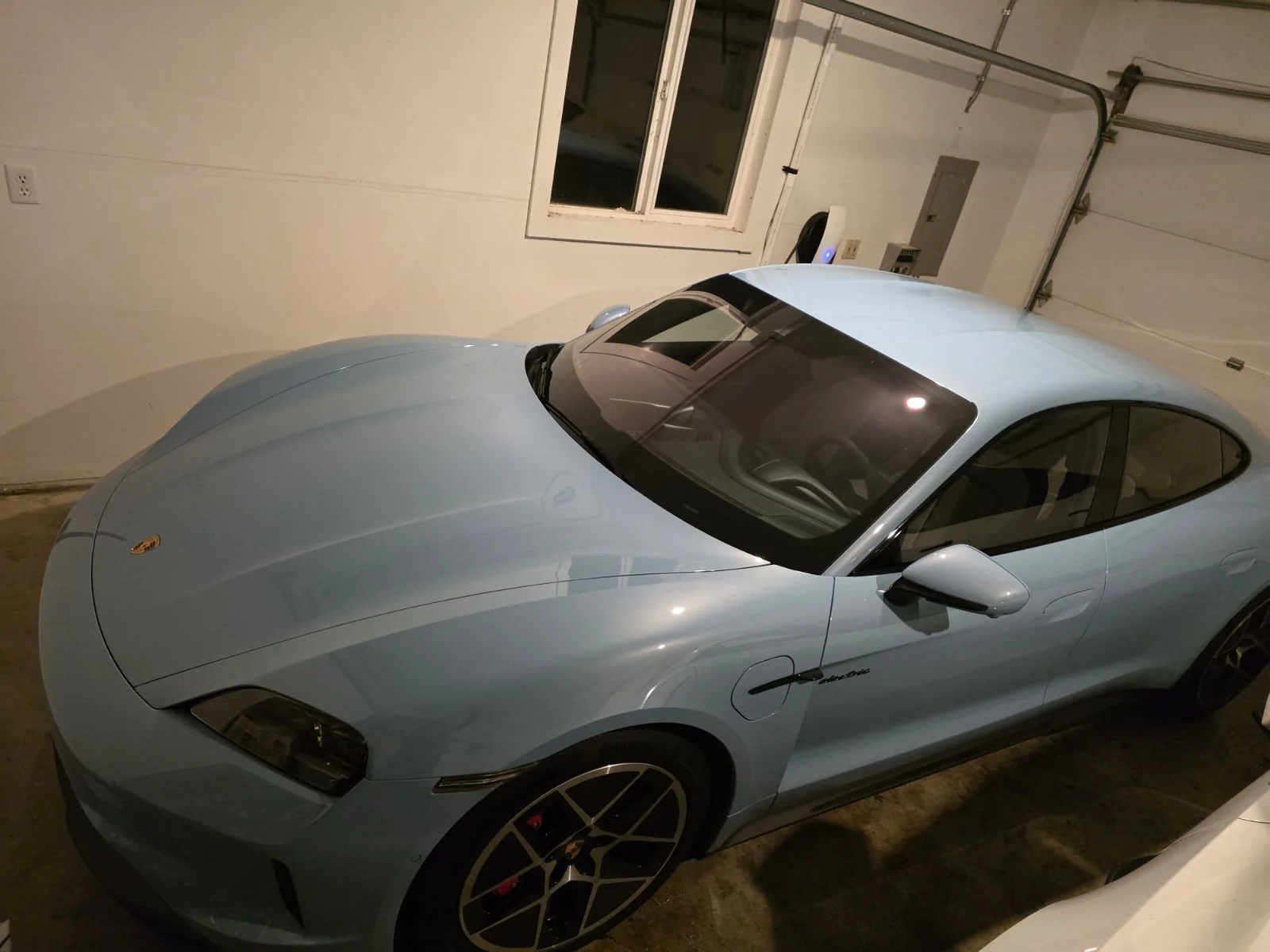 Porsche Taycan Panoramic Roof. Good vs Bad Roof1