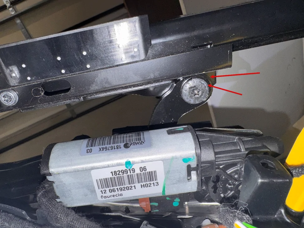 Porsche Taycan Seat Squeaking Fix - DIY 1771095689330-2z