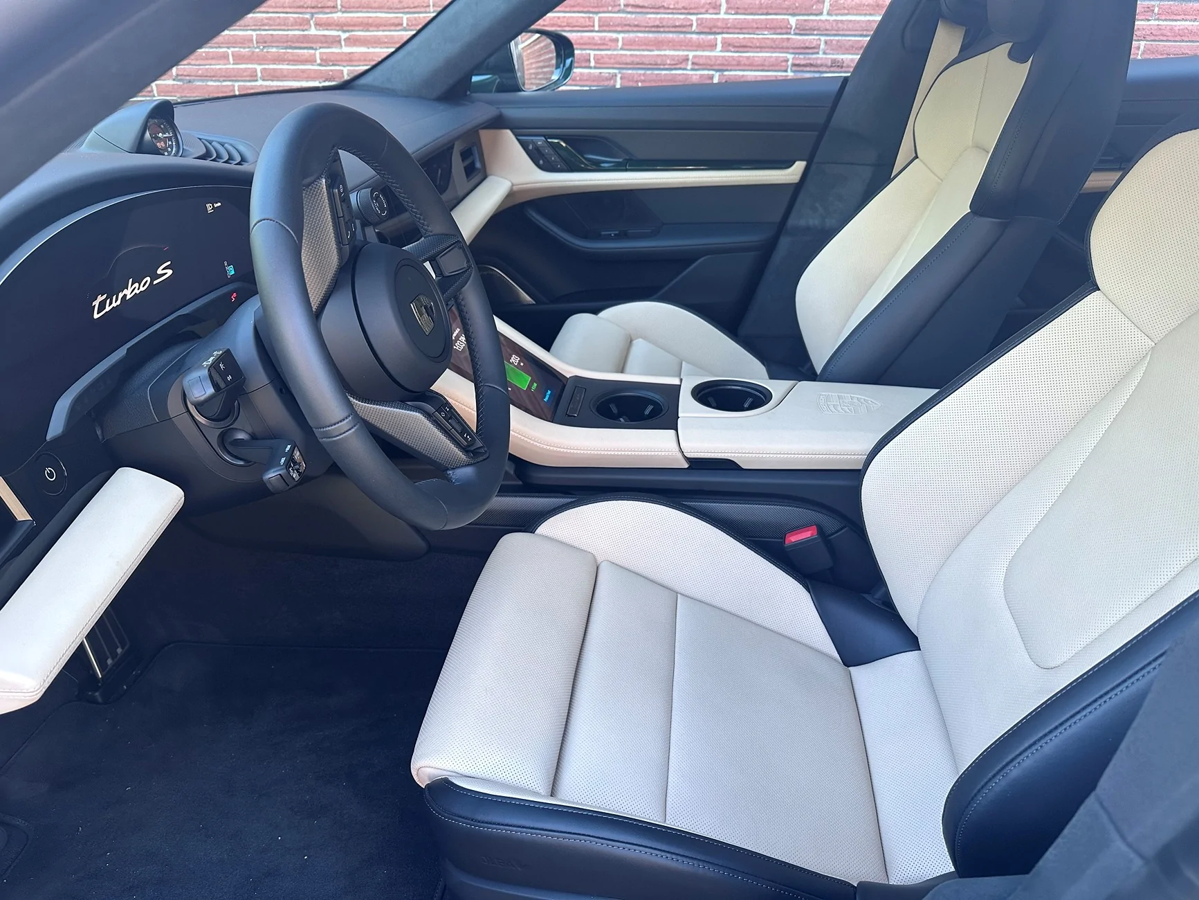 Porsche Taycan Accent package painted in exterior colour - Show yours interior