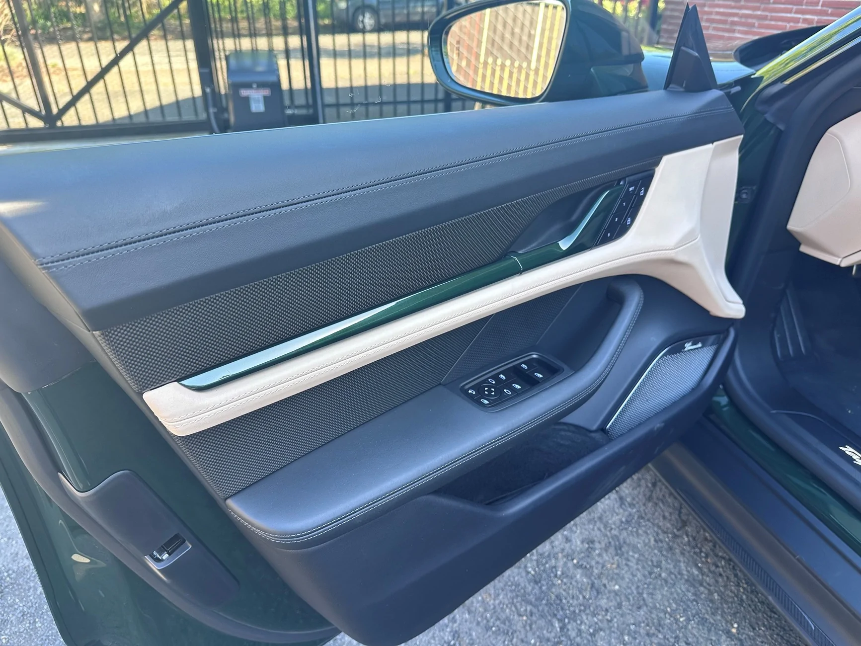 Porsche Taycan Accent package painted in exterior colour - Show yours Trim color