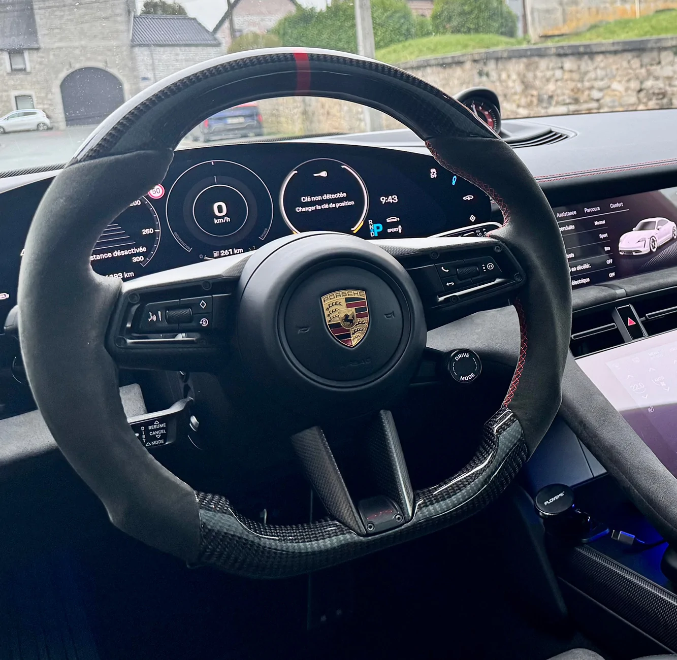 Porsche Taycan Anyone swapped a steering wheel over? IMG_6934