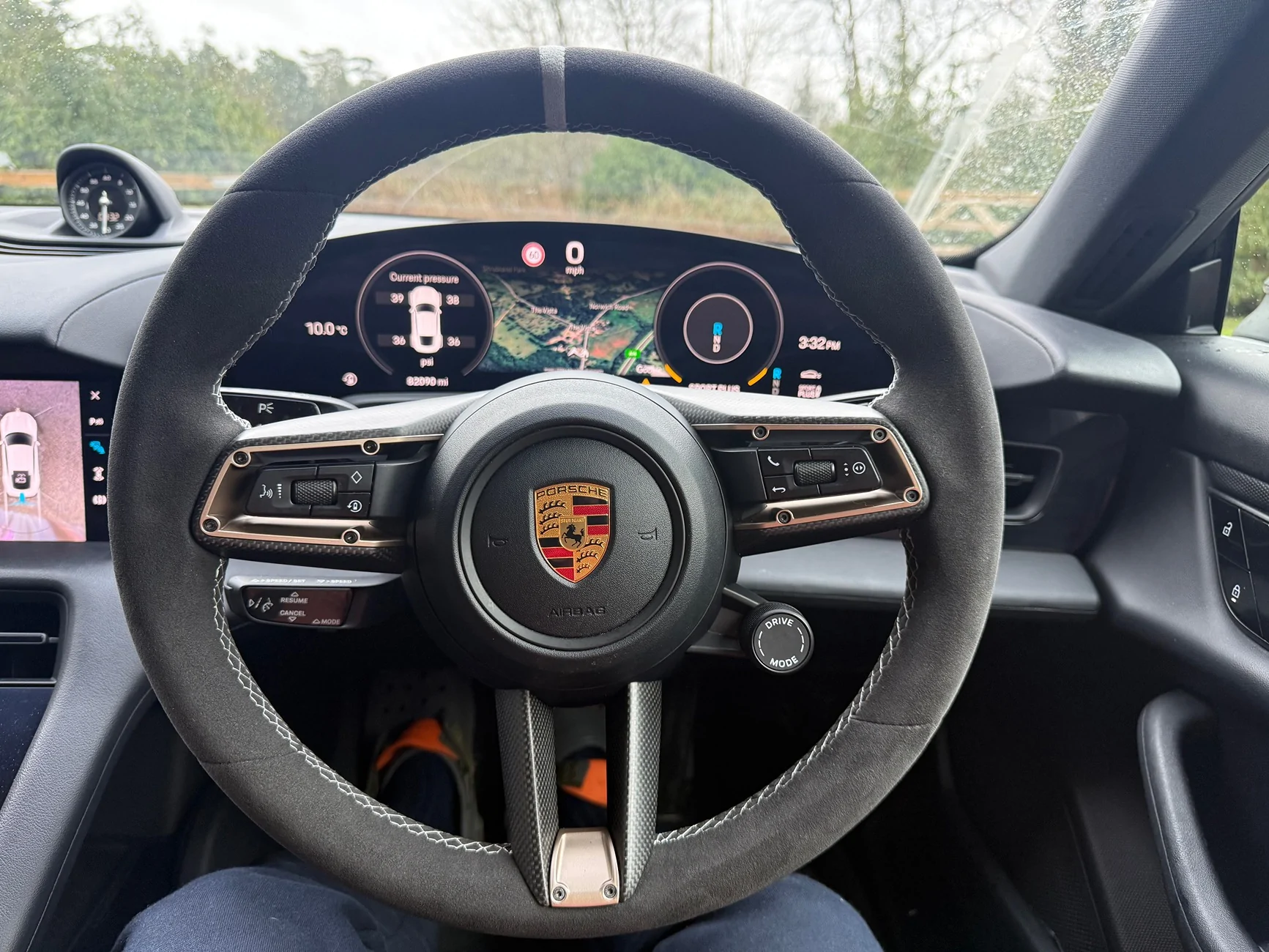 Porsche Taycan Anyone swapped a steering wheel over? IMG_7712