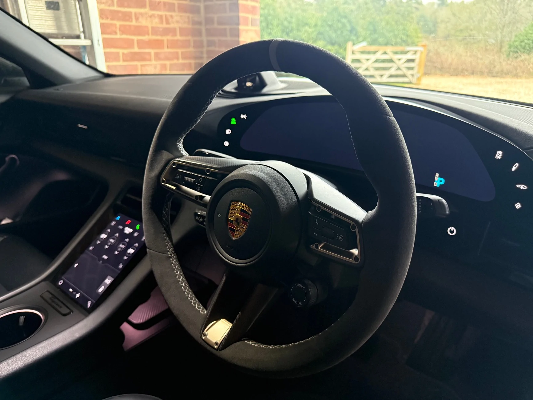 Porsche Taycan Anyone swapped a steering wheel over? IMG_7718