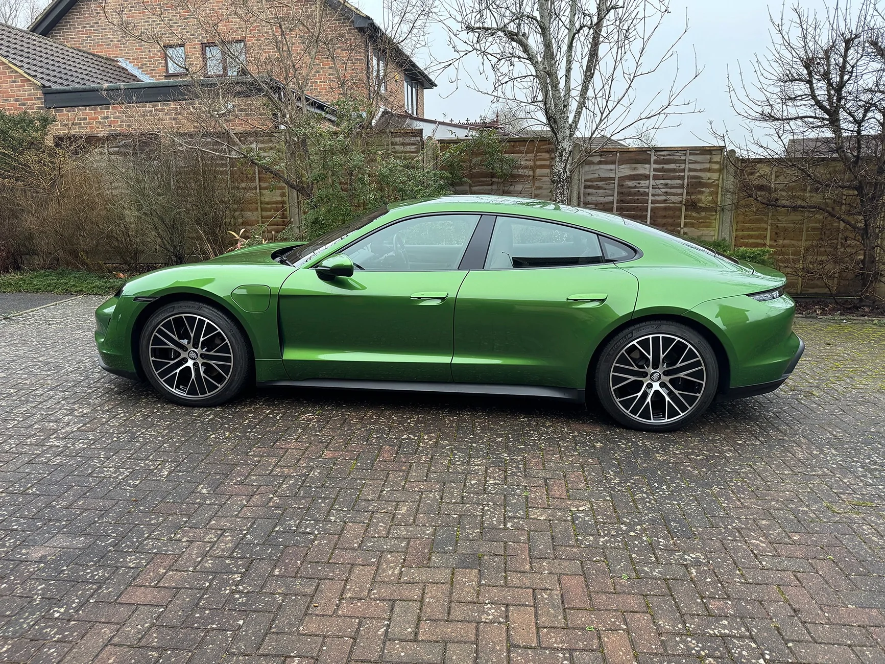 Porsche Taycan MAMBA GREEN Taycan Club IMG_8350