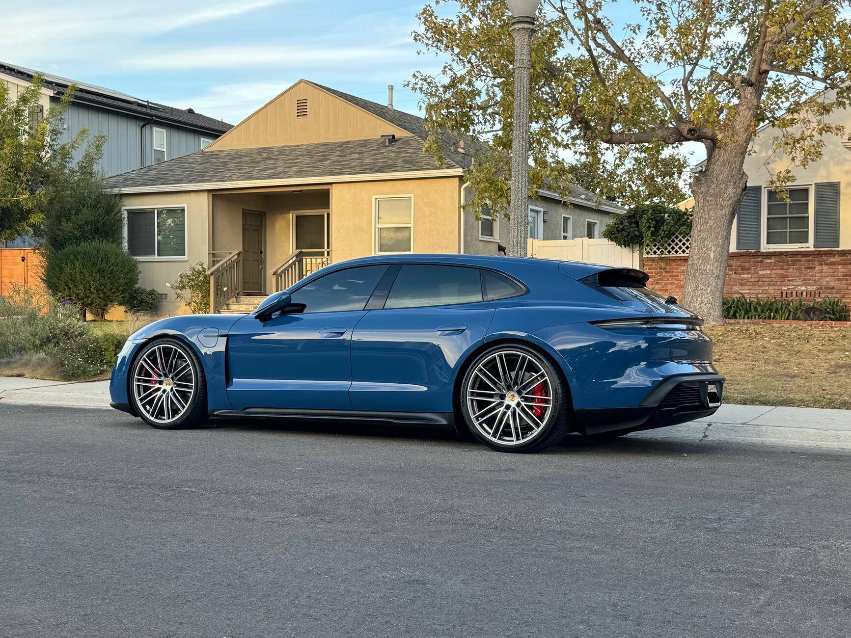 Porsche Taycan FS: 22" 911 Turbo Design wheels from 9YB Cayenne Coupe w/ Michelin Pilot Sport 4S tires for Taycan car_side