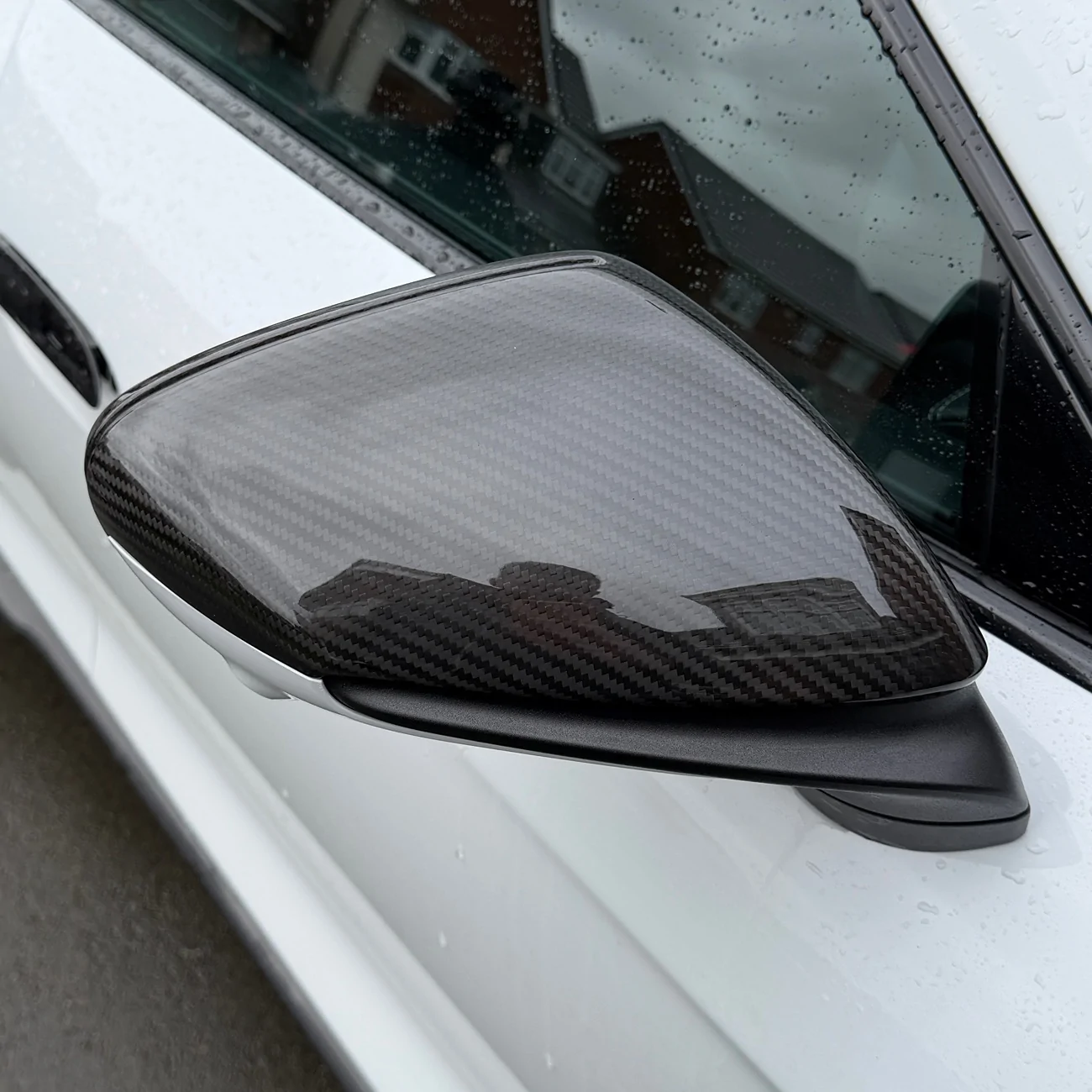 Porsche Taycan Carbon wing mirrors anyone IMG_0026