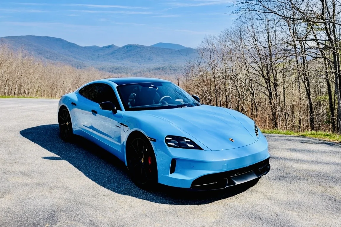 Porsche Taycan FROZEN BLUE Taycan Club C4F10C38-DAC4-45E6-BD3F-E1F38F5AF6A8