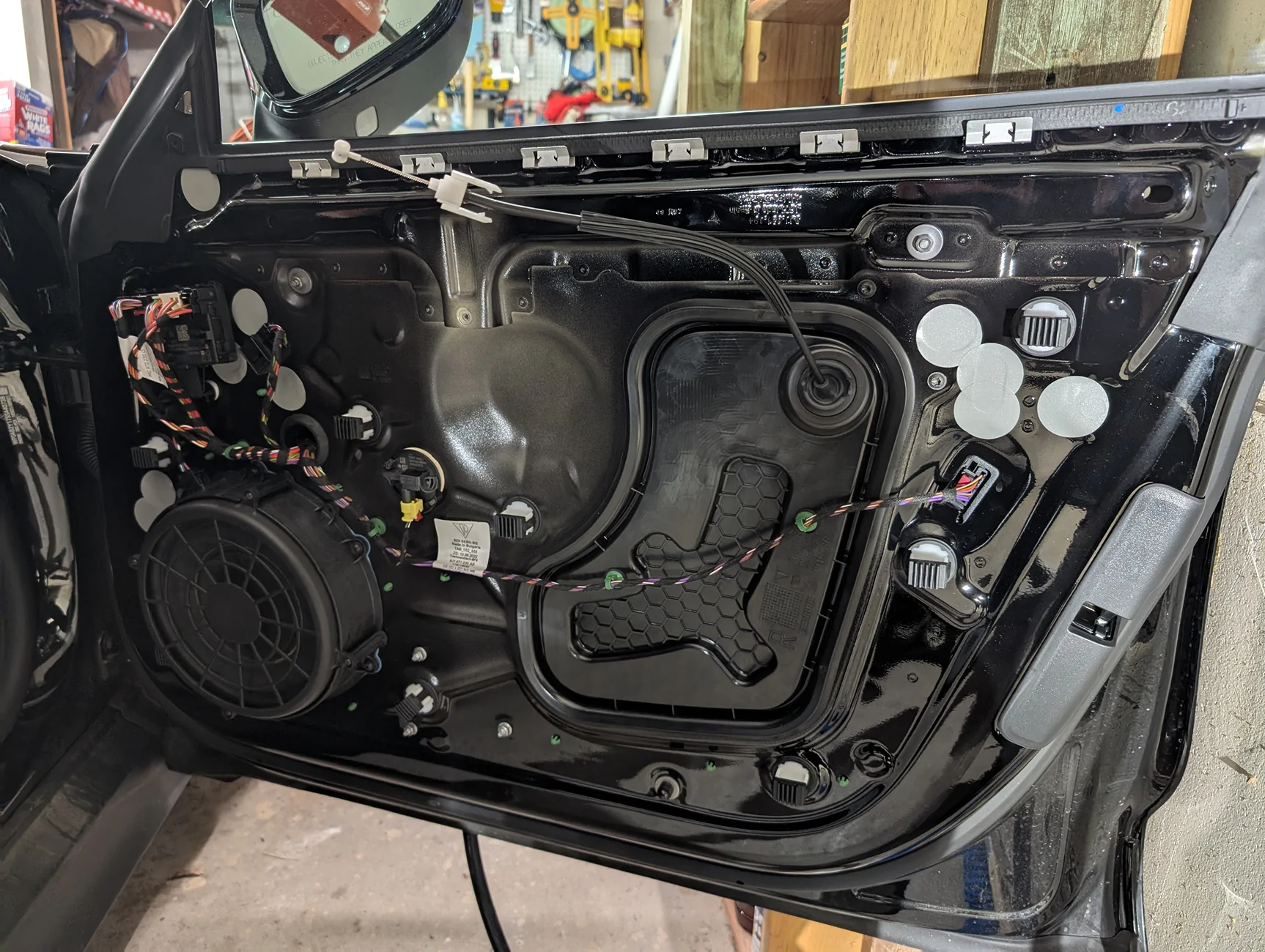Porsche Taycan TSB: Noise Complaints on Loudspeakers - Rattling/Clattering/Whirring - Feb. 19, 2026 PXL_20250314_040007544