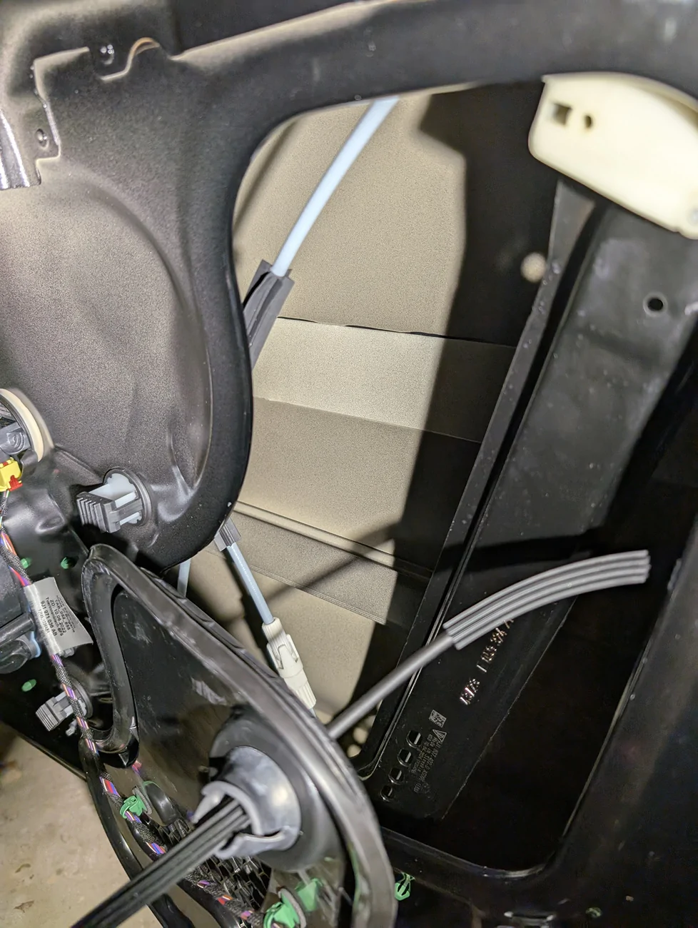 Porsche Taycan TSB: Noise Complaints on Loudspeakers - Rattling/Clattering/Whirring - Feb. 19, 2026 PXL_20250314_041714539