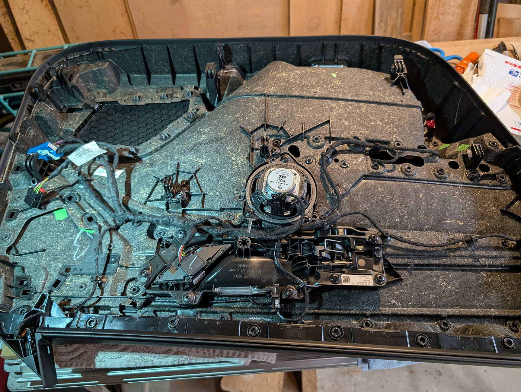 Porsche Taycan TSB: Noise Complaints on Loudspeakers - Rattling/Clattering/Whirring - Feb. 19, 2026 PXL_20250315_024041327