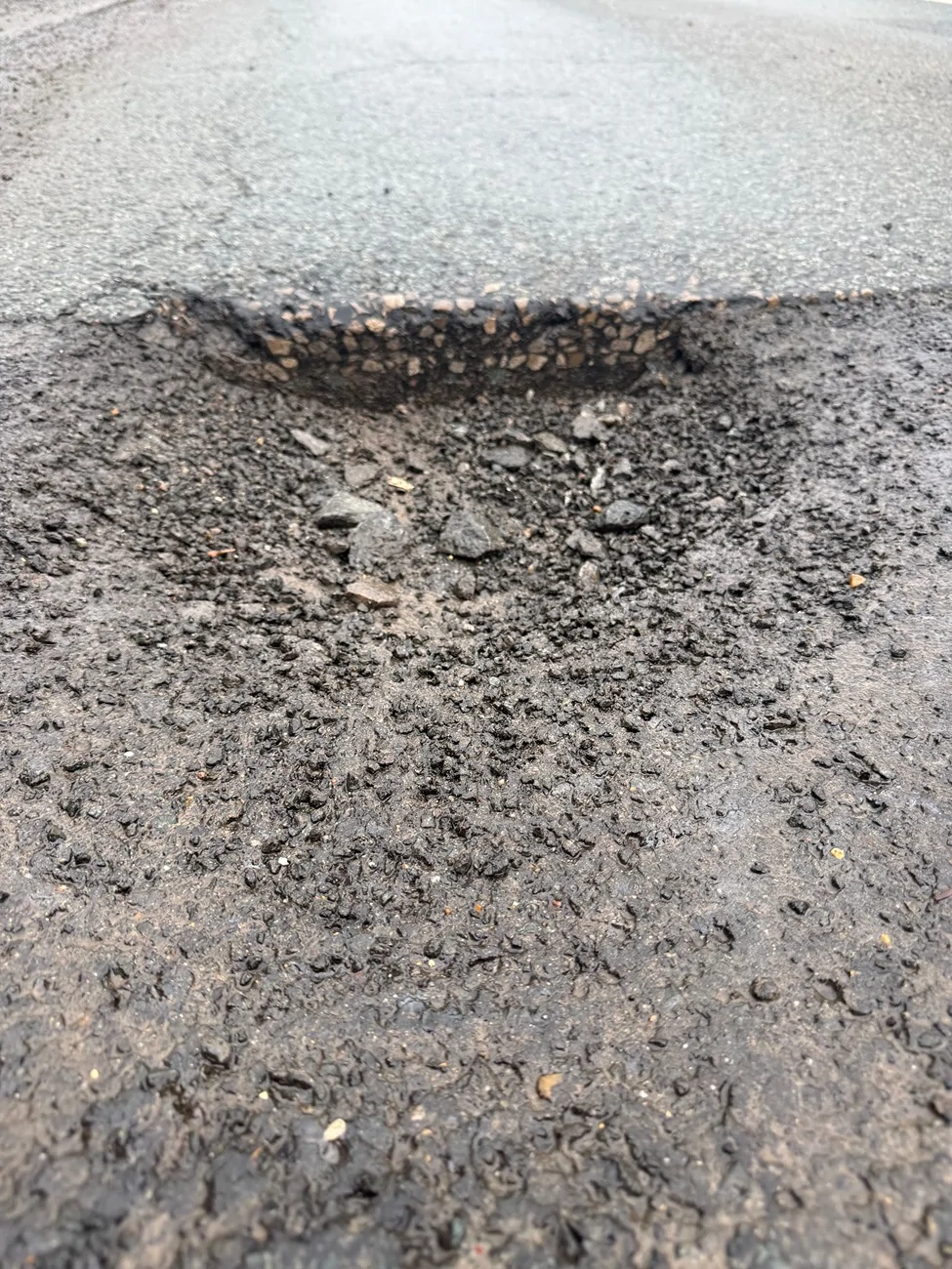 Porsche Taycan Bulging tyre, another pothole victim…. IMG_7362