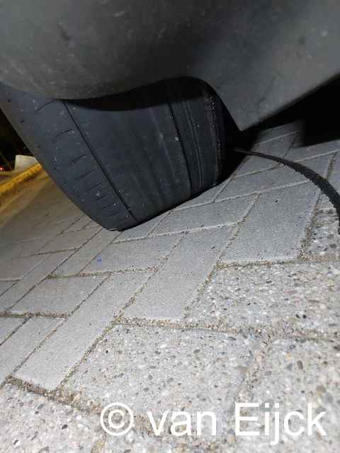Porsche Taycan Inner tire wear on one wheel after 6 months (sold with new tires) - alignment or issue? 1774801185020-jq