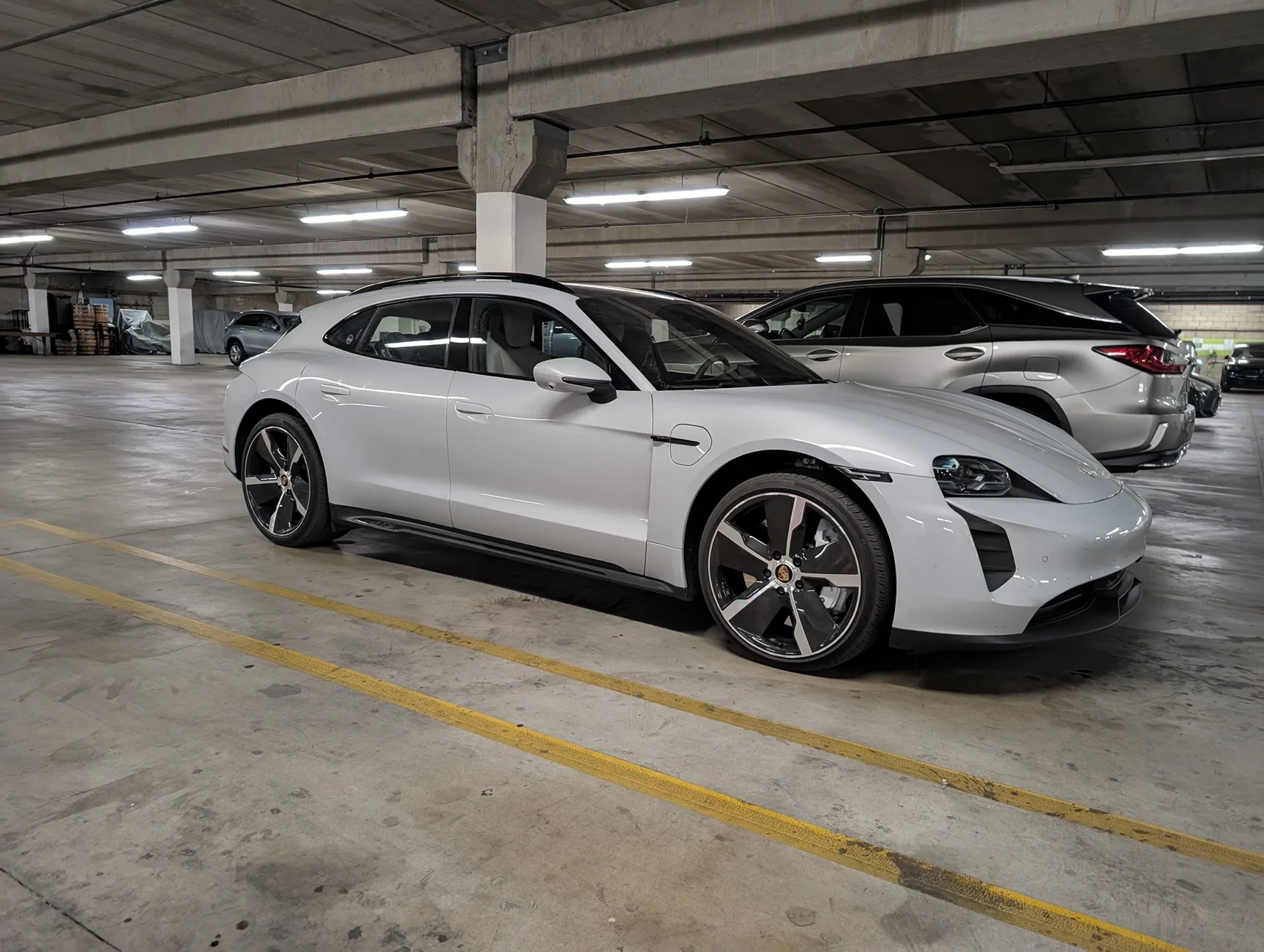Porsche Taycan ICE GREY Taycan Club PXL_20260404_035219174