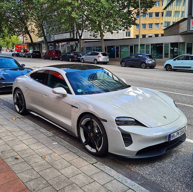 Porsche Taycan CHALK Taycan Club Chalk Taycan Turbo