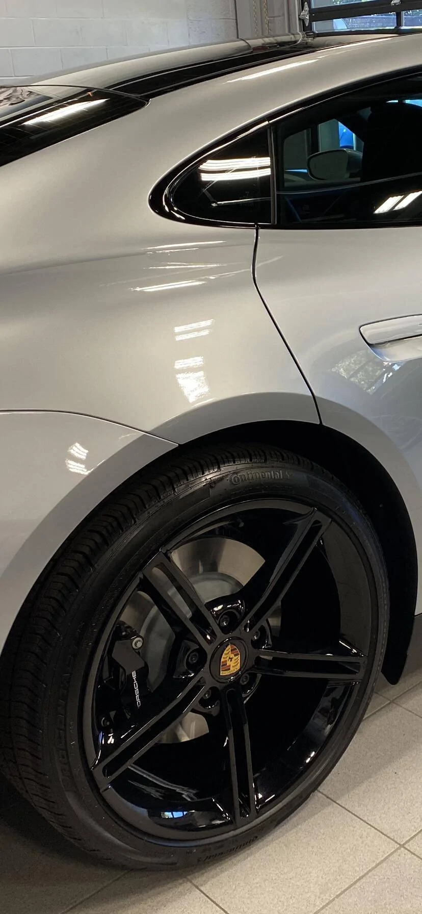 Porsche Taycan DOLOMITE SILVER Taycan Club 9EBF65B5-B961-46F5-A096-95D869EB5381