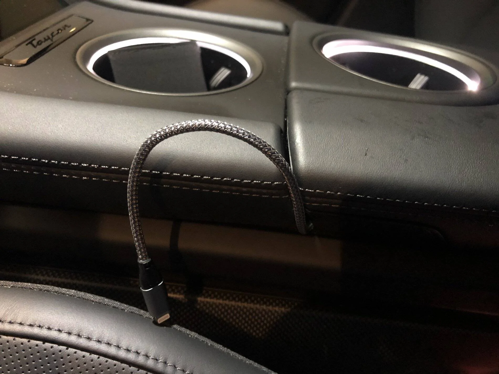 Porsche Taycan Phone location - CarPlay tempImageWaZ2xC
