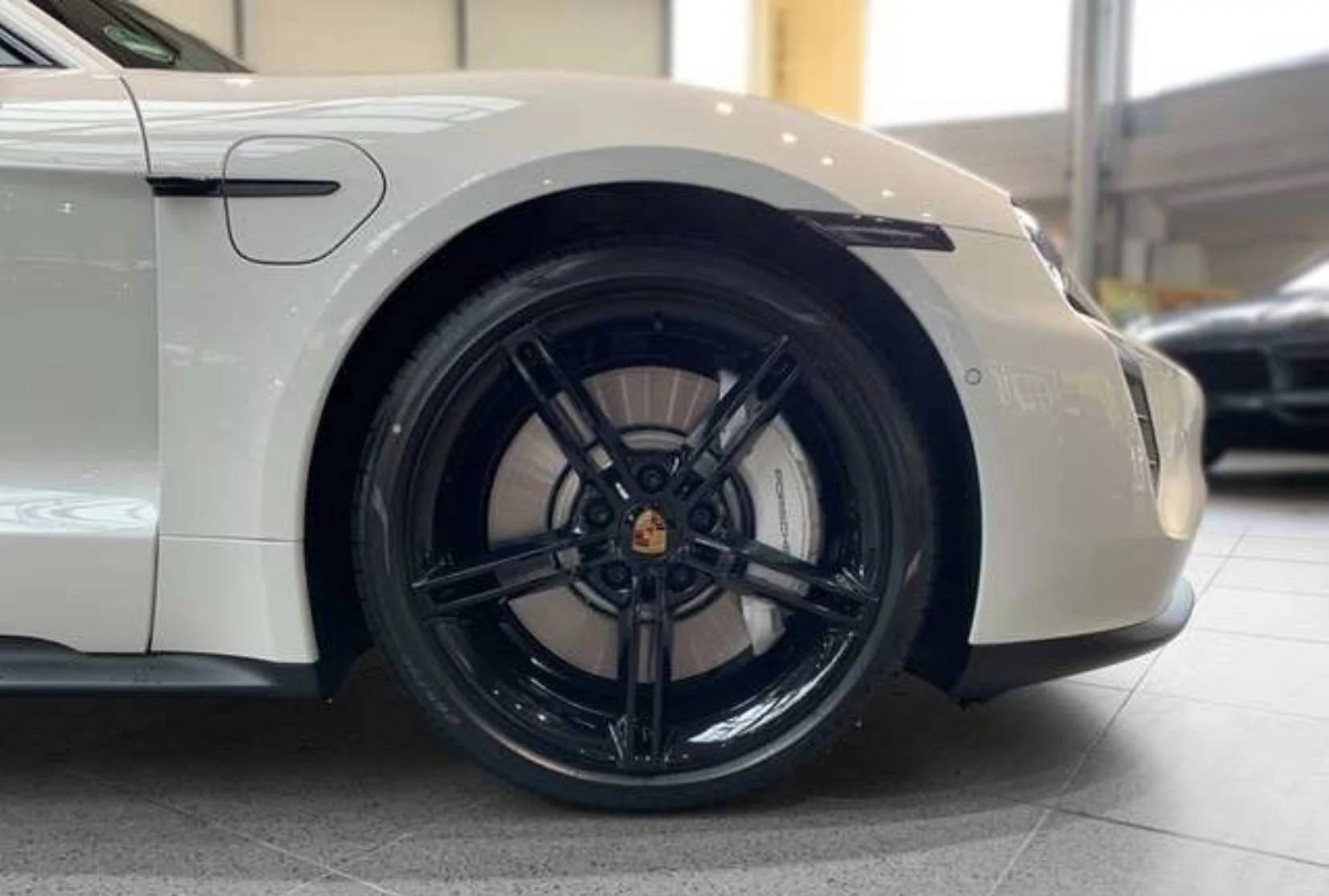 Porsche Taycan 2021 Taycan in Chalk color - first pictures 4DE60F43-9C02-4236-954C-AEF13DA847F8