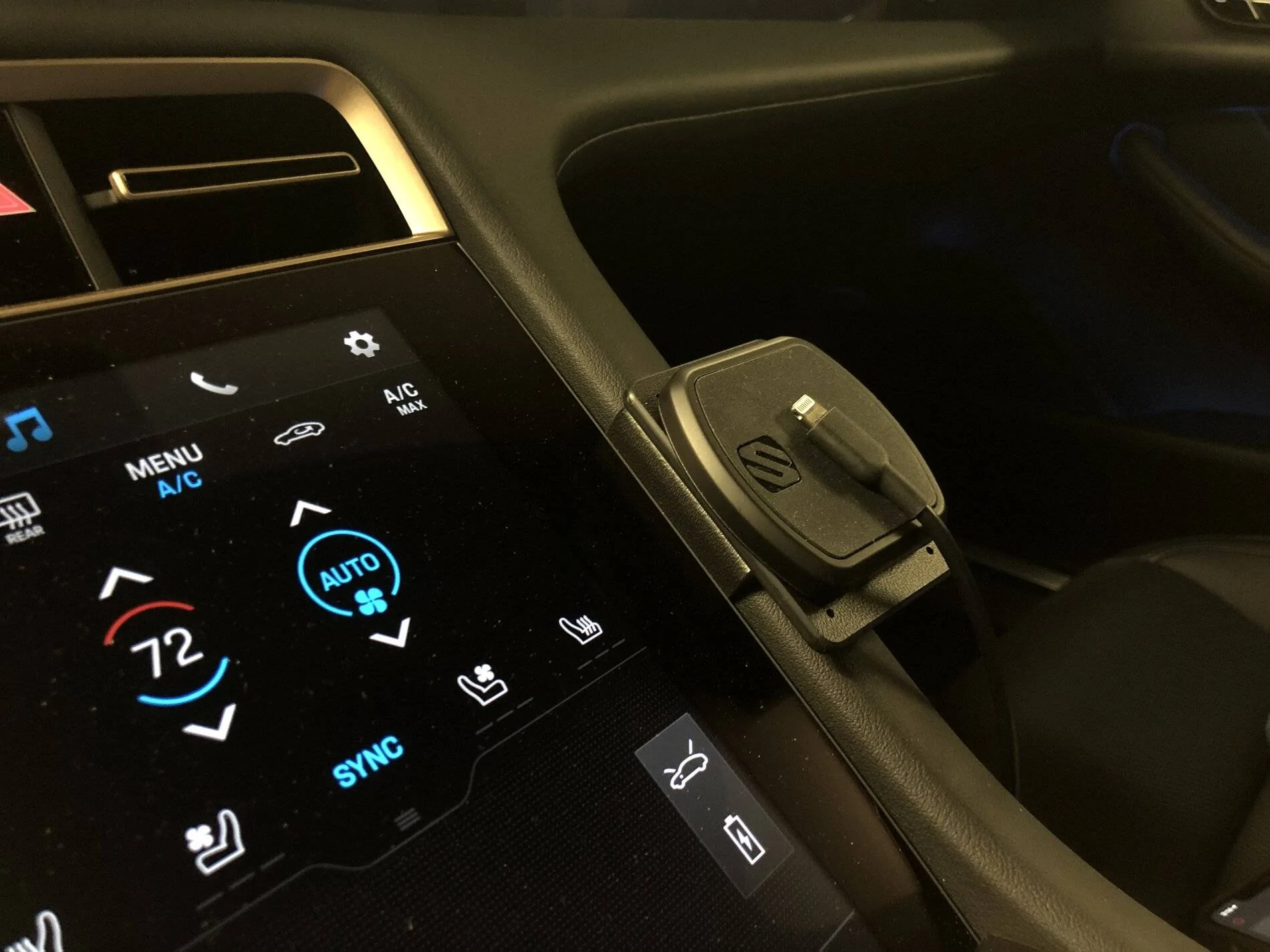 Porsche Taycan Phone location - CarPlay 0DE1D76A-B40C-4207-83A9-DBCBE1486D1B