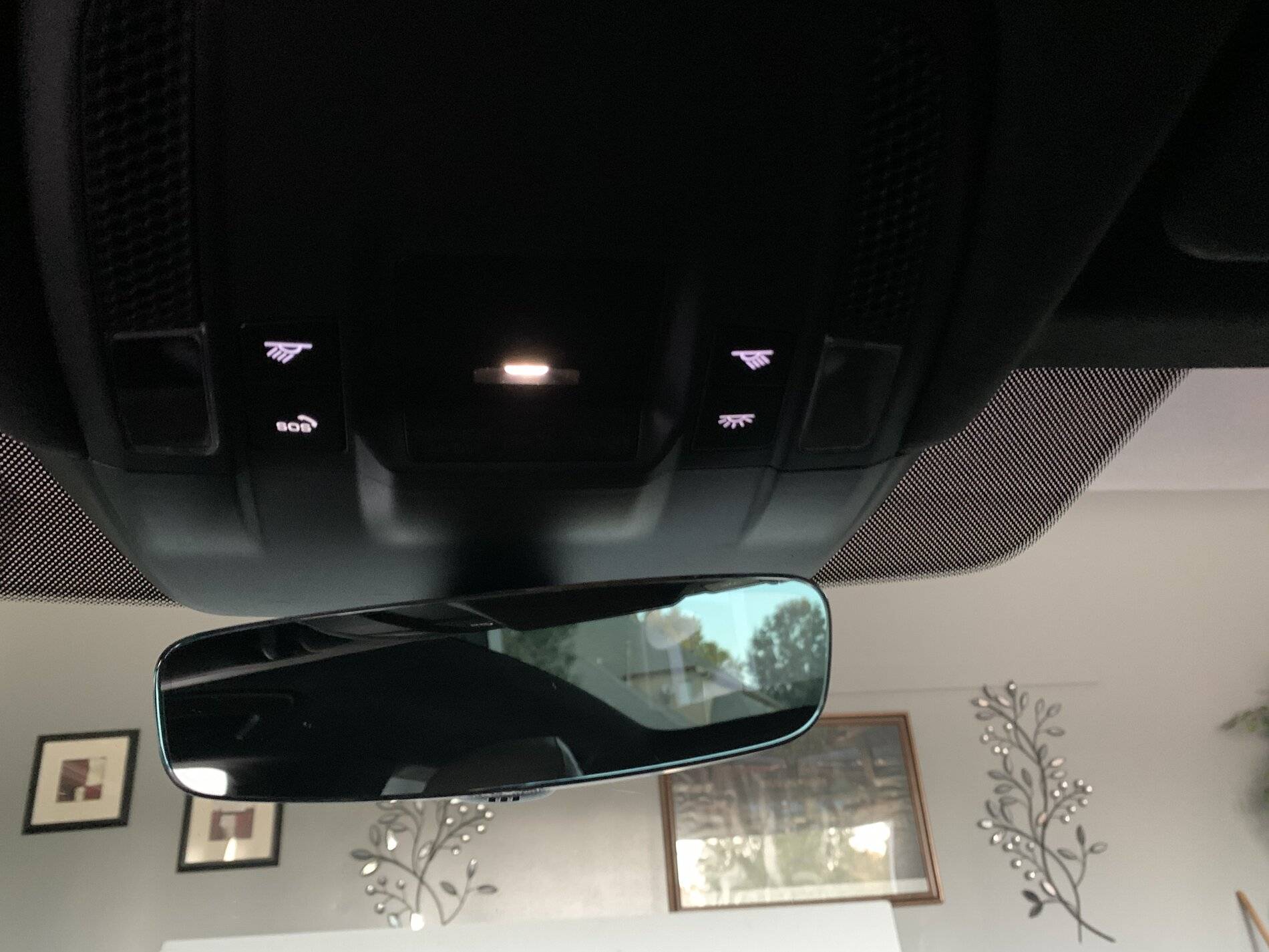 Porsche Taycan Rattle in mirror area 1D7CFF0E-5460-4CB7-8153-5FC47992EE35