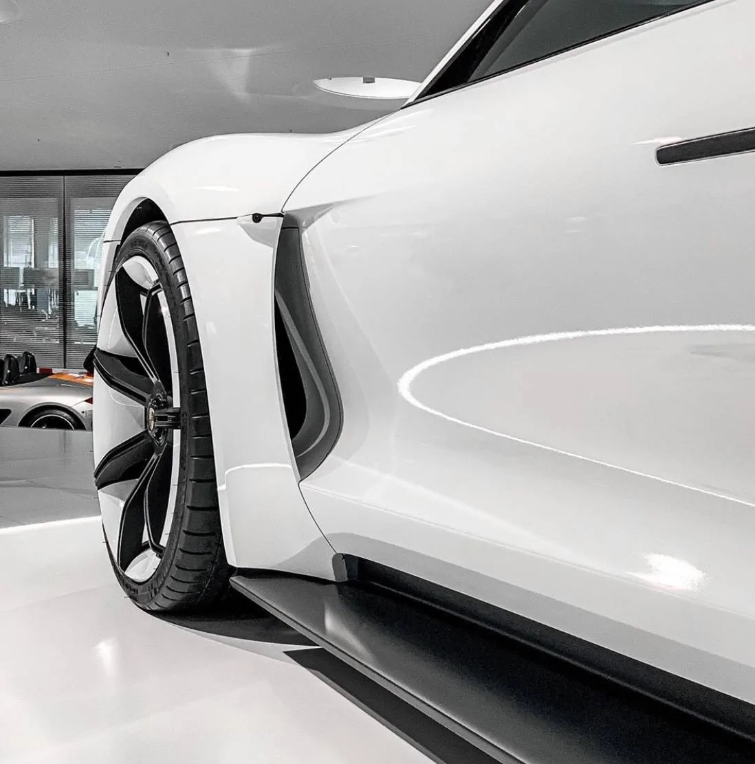 Porsche Taycan Taycan Turbo S with Mission E Concept style wheels 10D4045D-1A75-4A05-897F-7030AEC78785