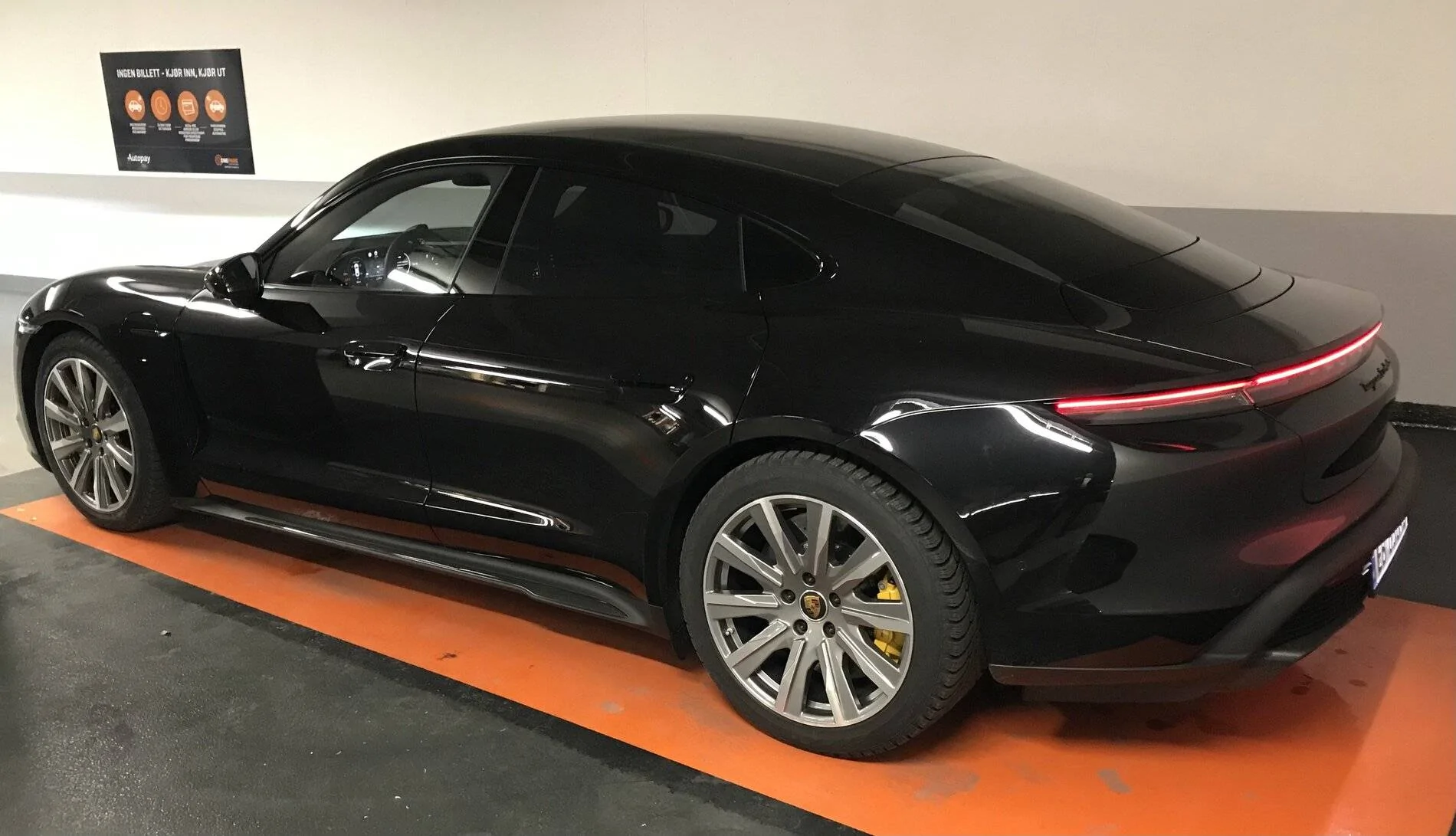 Porsche Taycan Winter Driving First Impressions 10210536-6BA1-4643-BE44-2BF89F240A62