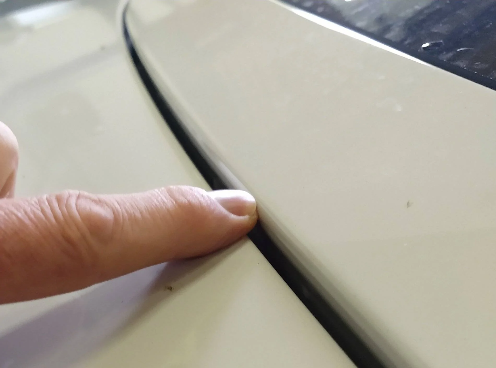 Porsche Taycan Wing misalignment IMG_20201026_124630206
