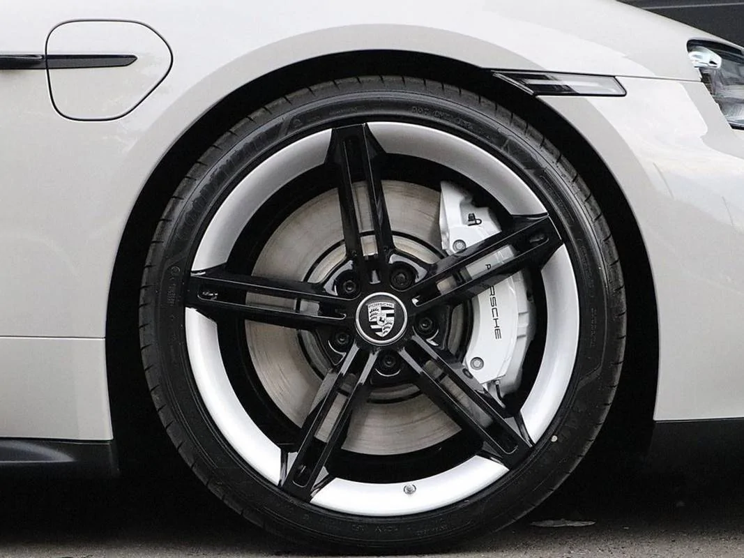 Porsche Taycan CHALK Taycan Club 5139-F554-1245-485-C-8-A4-D-83673-FC1-EB27