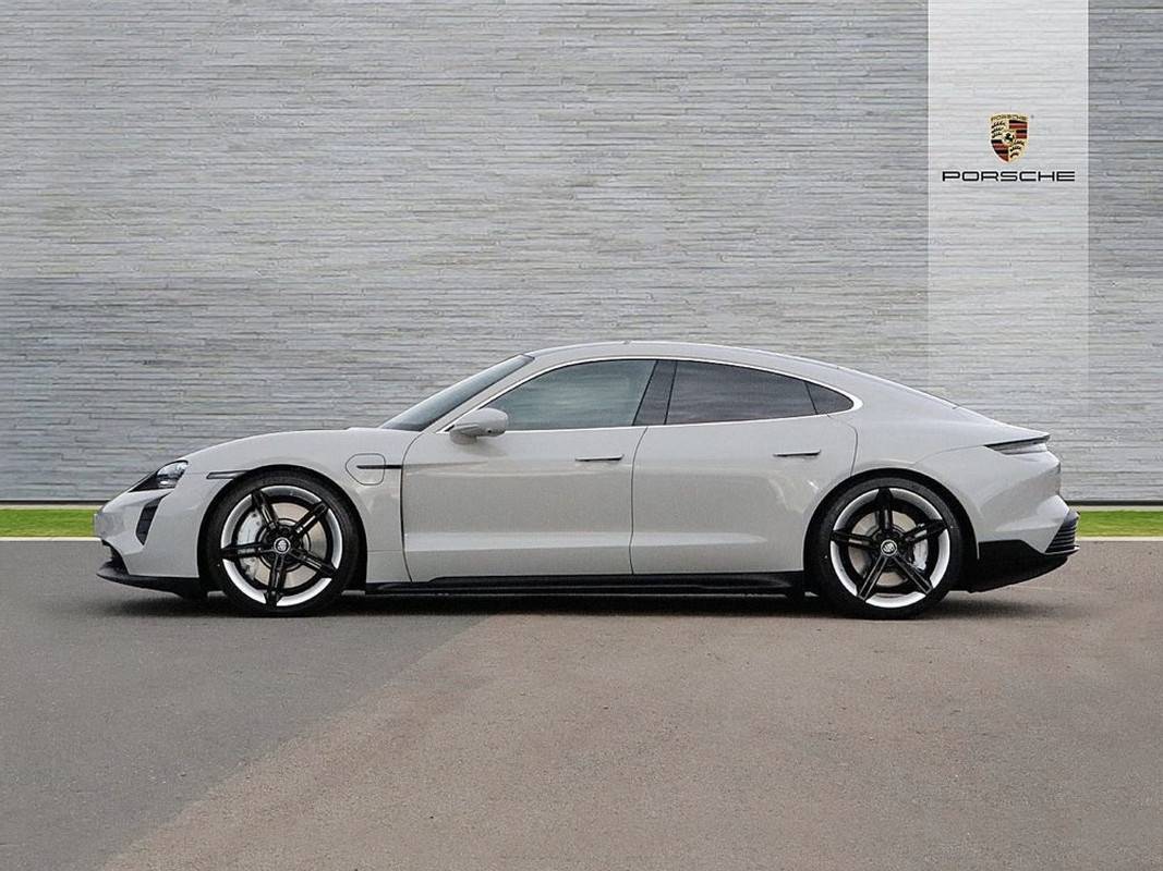 Porsche Taycan CHALK Taycan Club 5-C4-CB5-ED-F08-B-4-FE1-A12-C-B721-A5-E33766