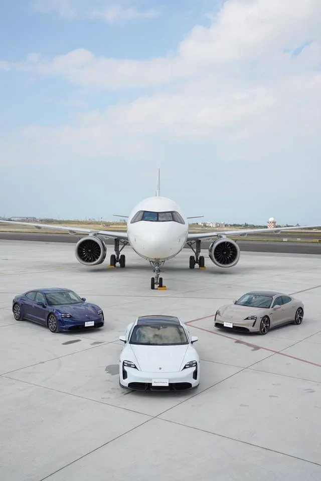 Porsche Taycan COFFEE BEIGE Taycan Club Coffee Beige Porsche Taycan 4