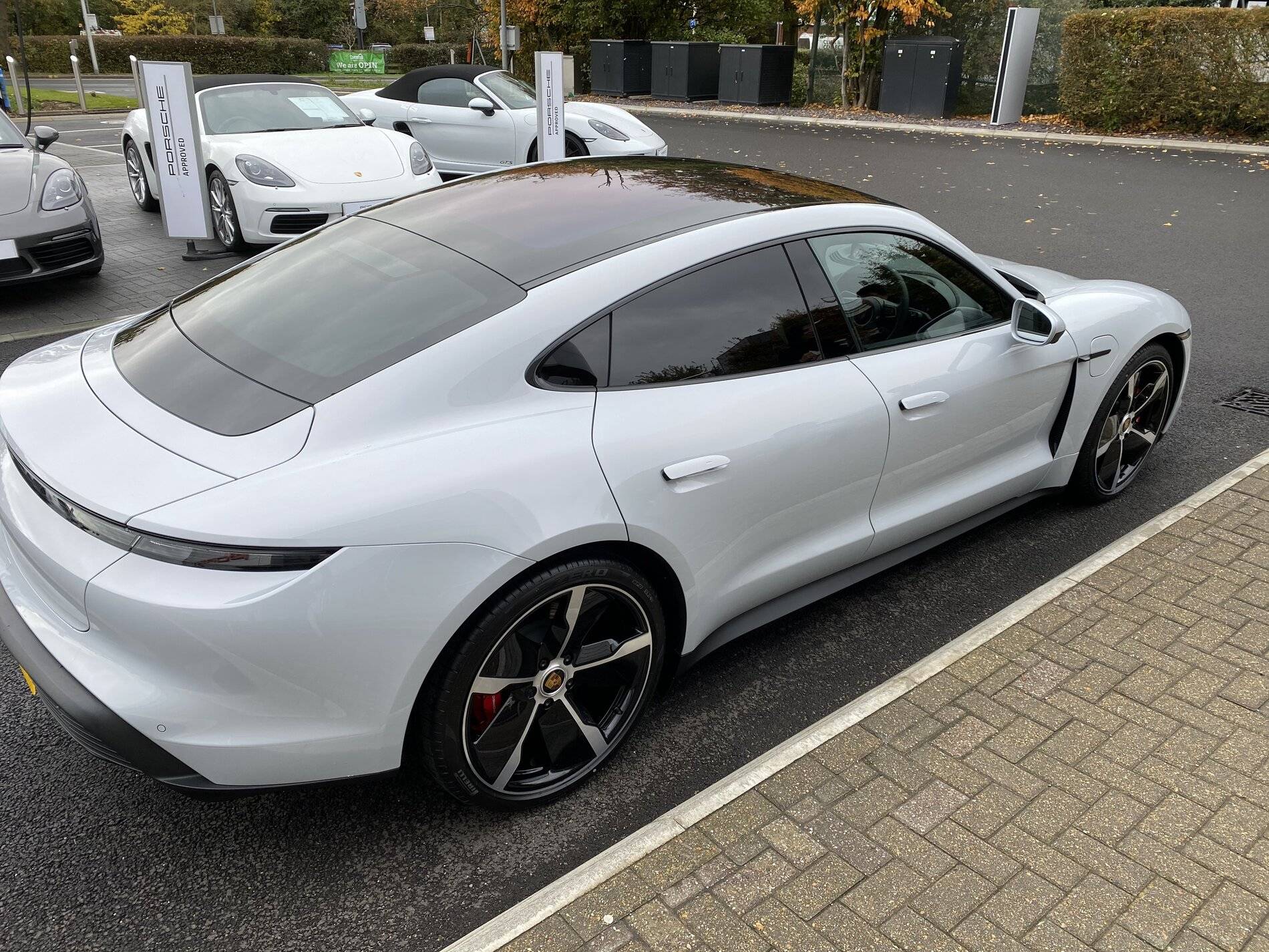 Porsche Taycan ICE GREY Taycan Club B3190312-A0F7-4BCF-A837-3E39EB5A2C46